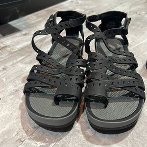 Baretrap black sandals